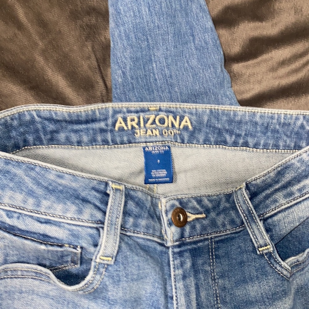 🛍️Adorable frayed blue jeans! - Picture 8 of 10